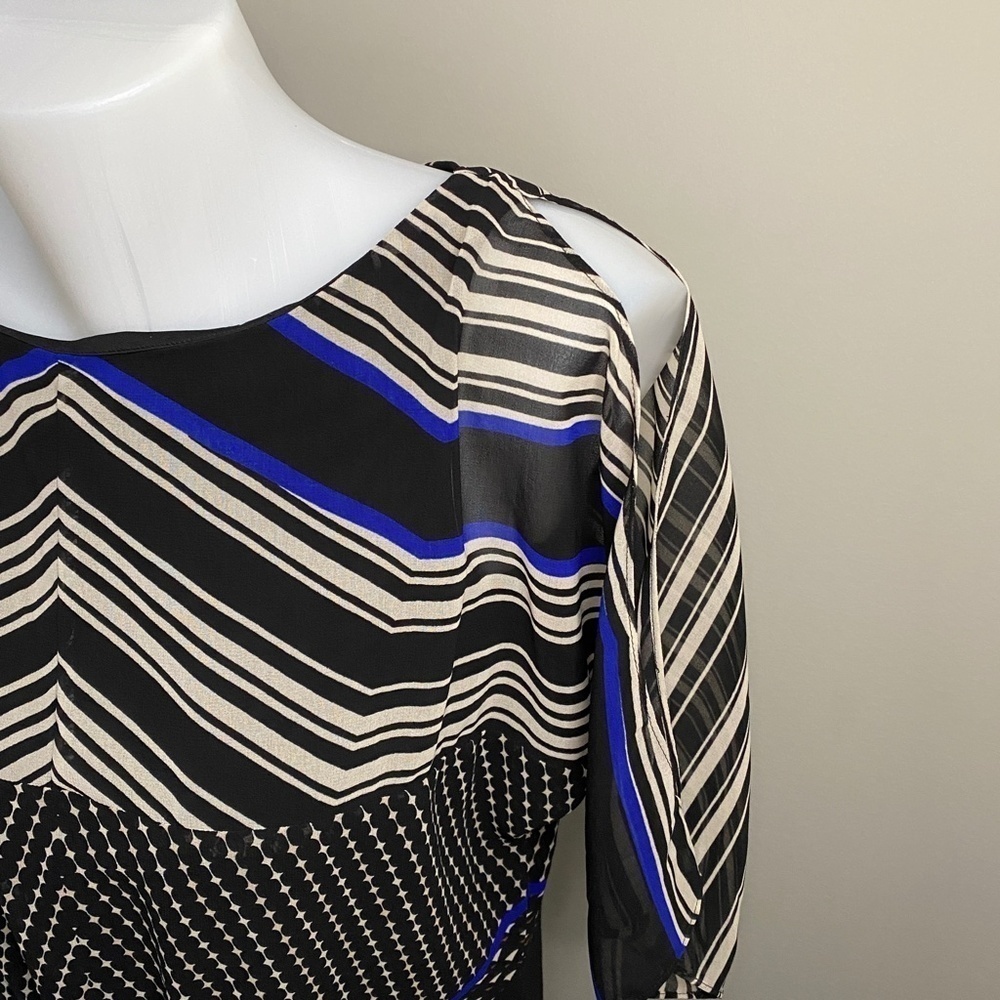 Le Chateau Gray/Black Lined Open Shoulder Midi Dress with Waist Tie Size Small - Picture 5 of 13